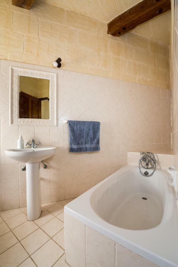 Sunset - Holiday Farmhouse With Large Private Pool In Island Of Gozo Nadur Exteriör bild